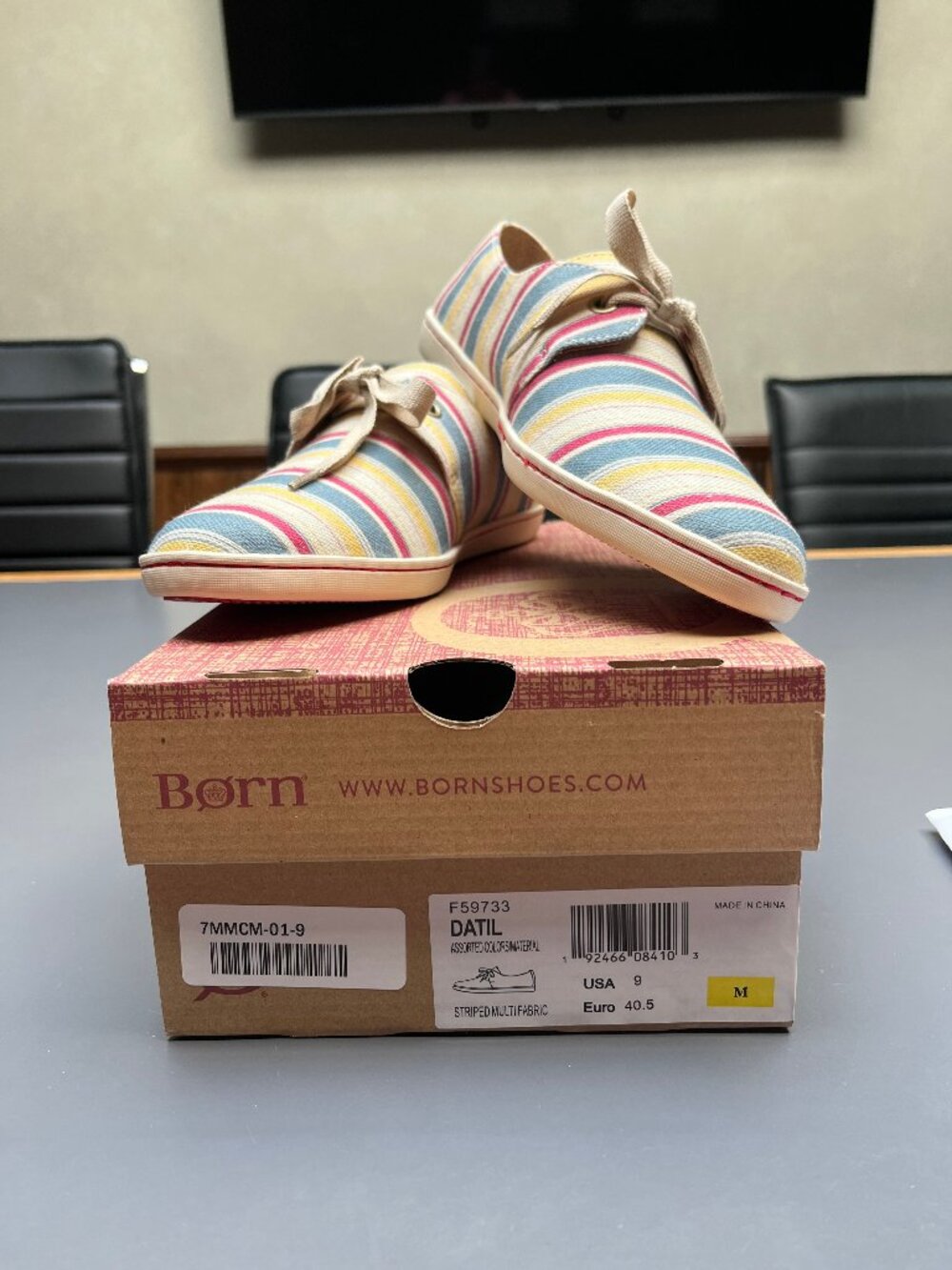 NEW in box Born Datil Shoes